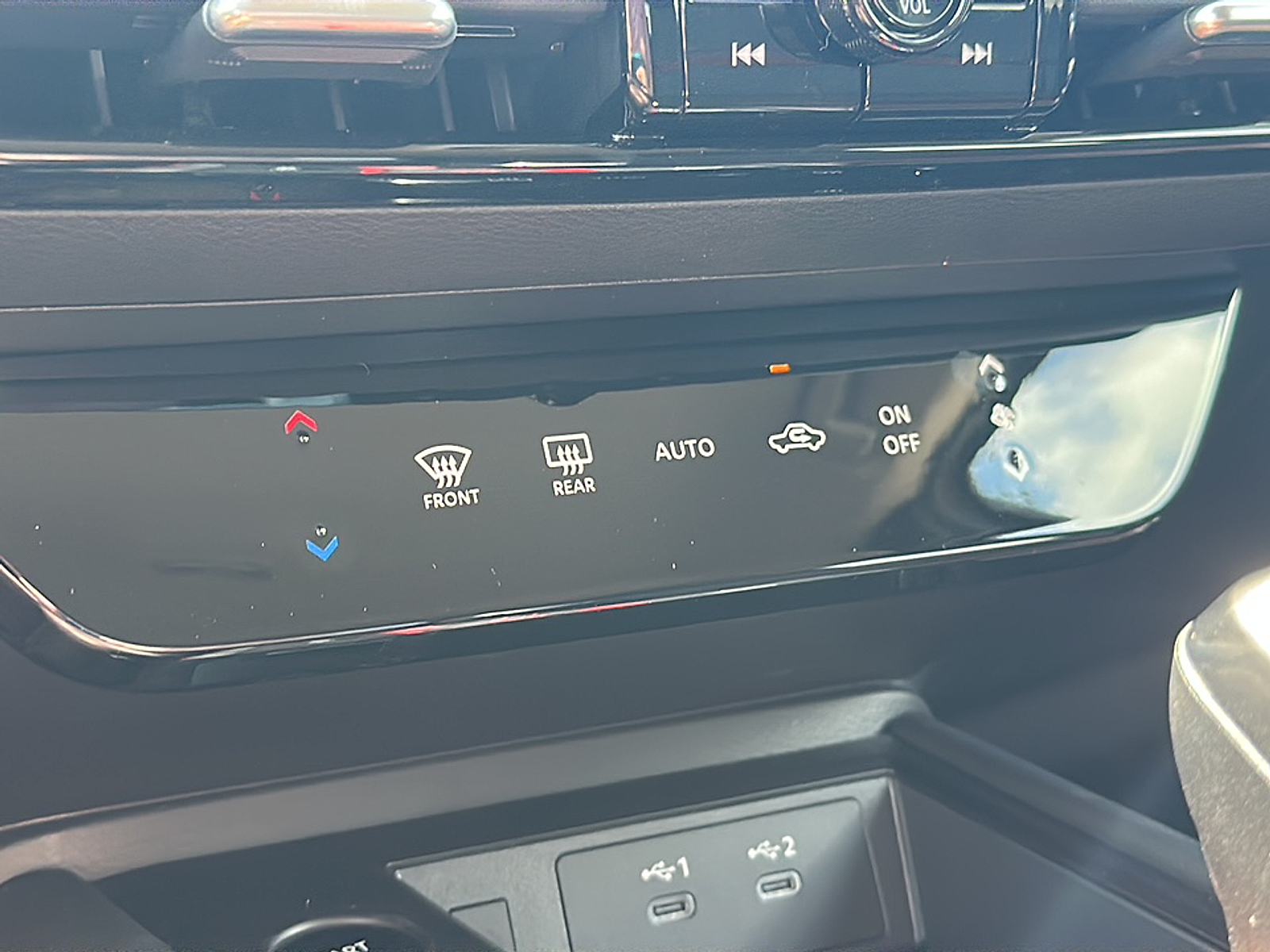 2025 Nissan Kicks SR photo 5