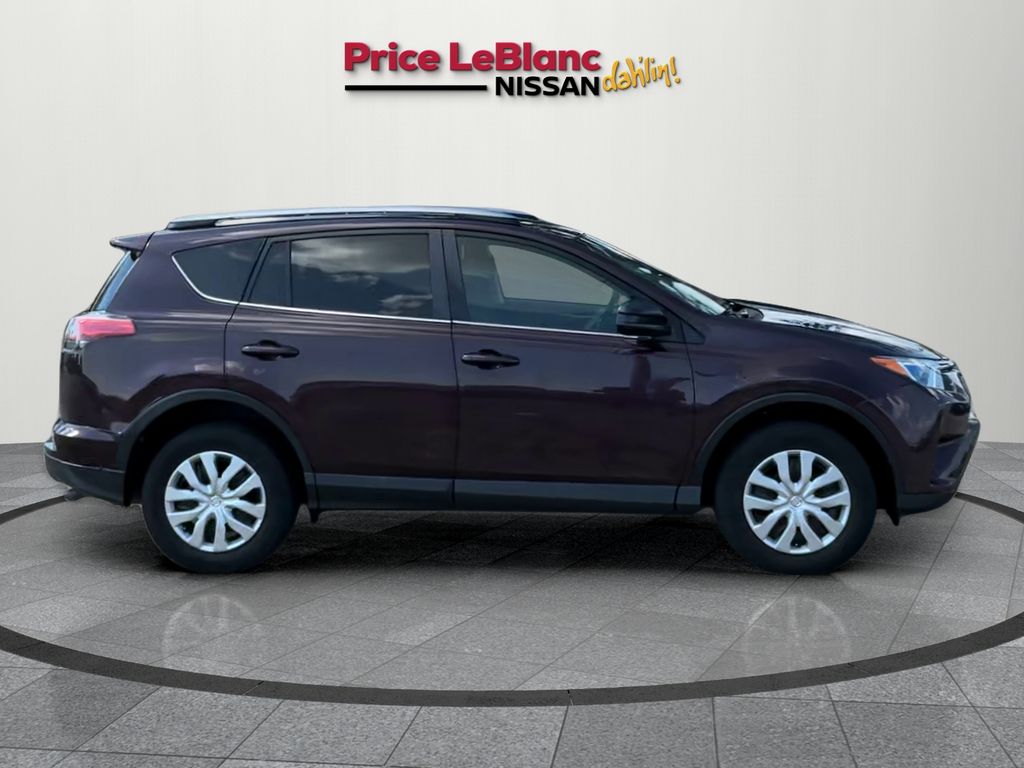 2018 Toyota RAV4 LE photo 7