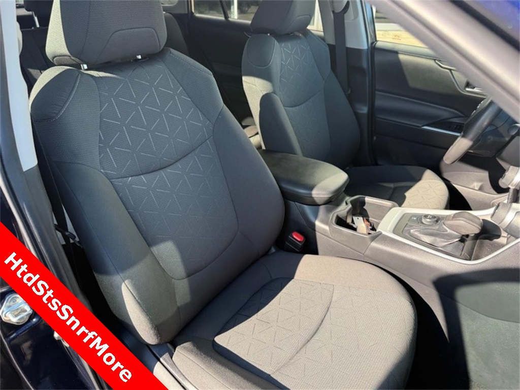 2022 Toyota RAV4 Hybrid XLE photo 11