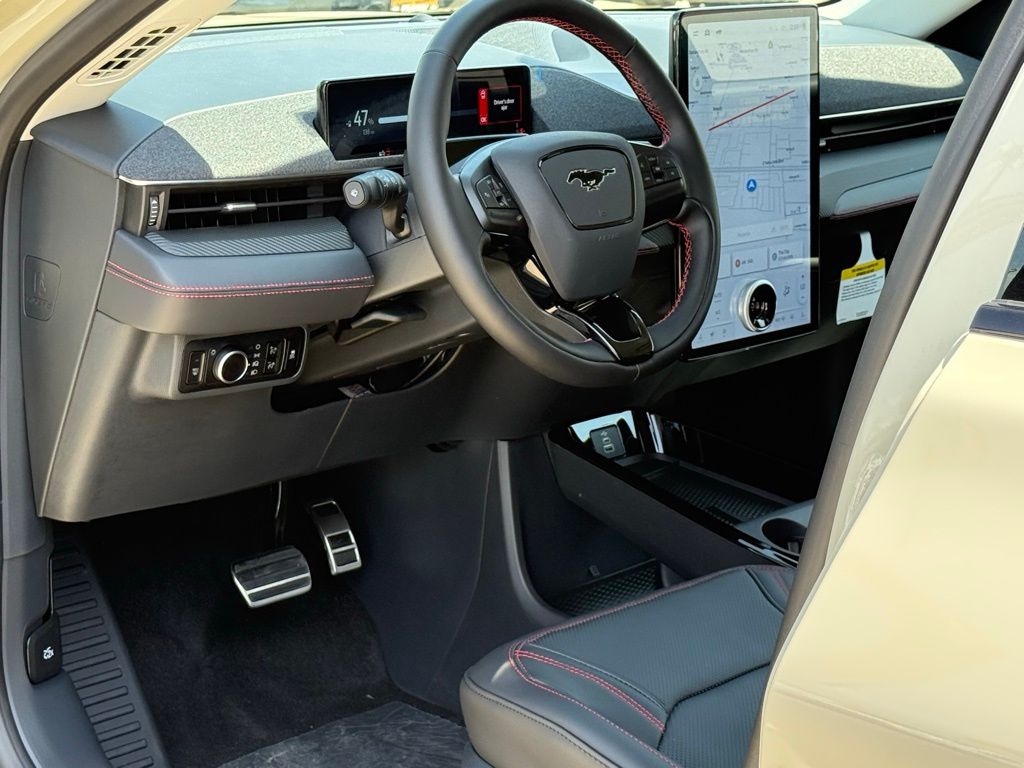 2025 Ford Mustang Mach-E Premium photo 7