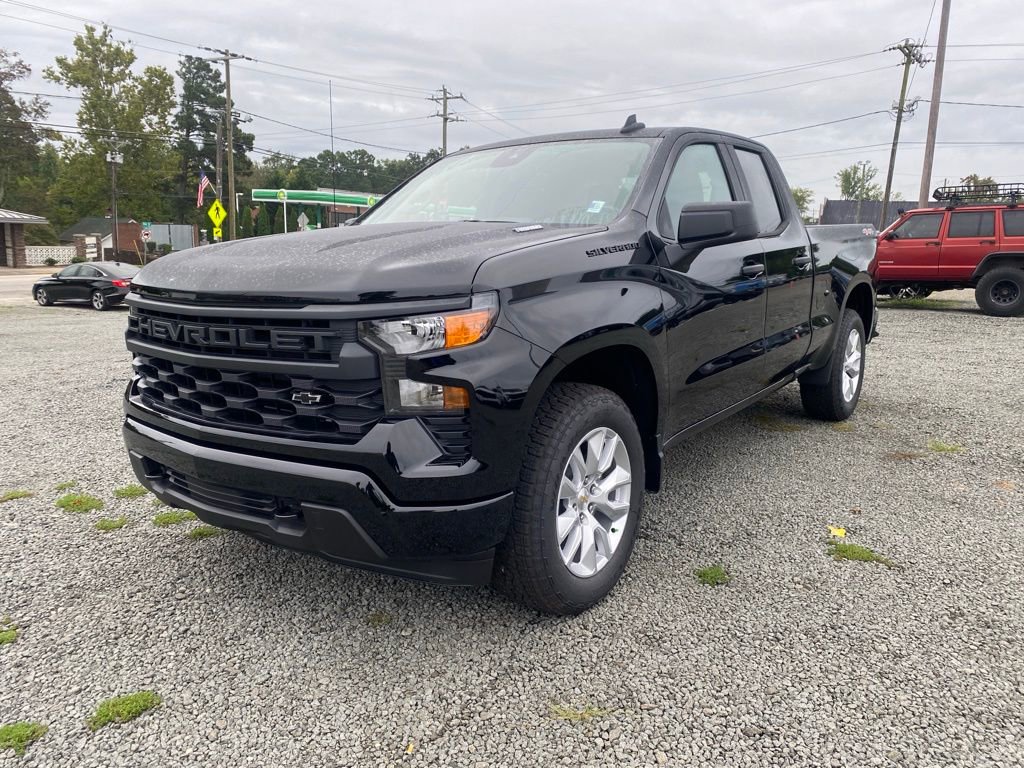 2024 Chevrolet Silverado 1500 Custom photo 6