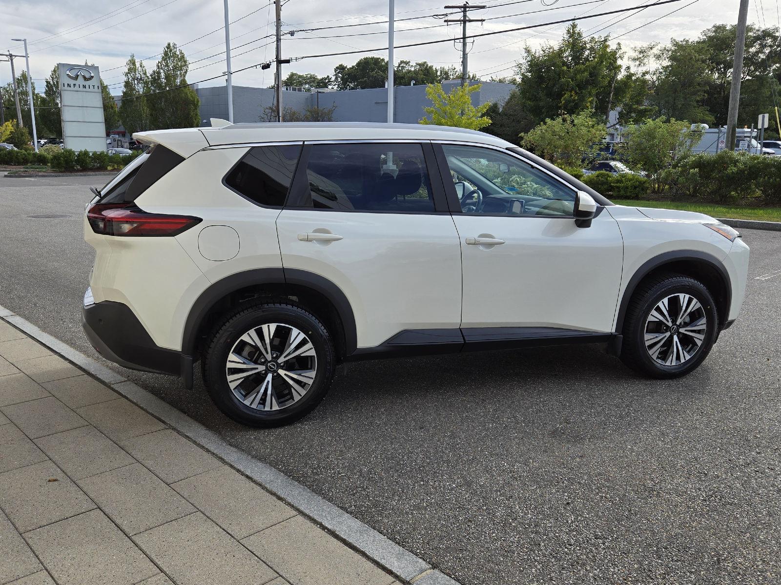 2023 Nissan Rogue SV photo 14