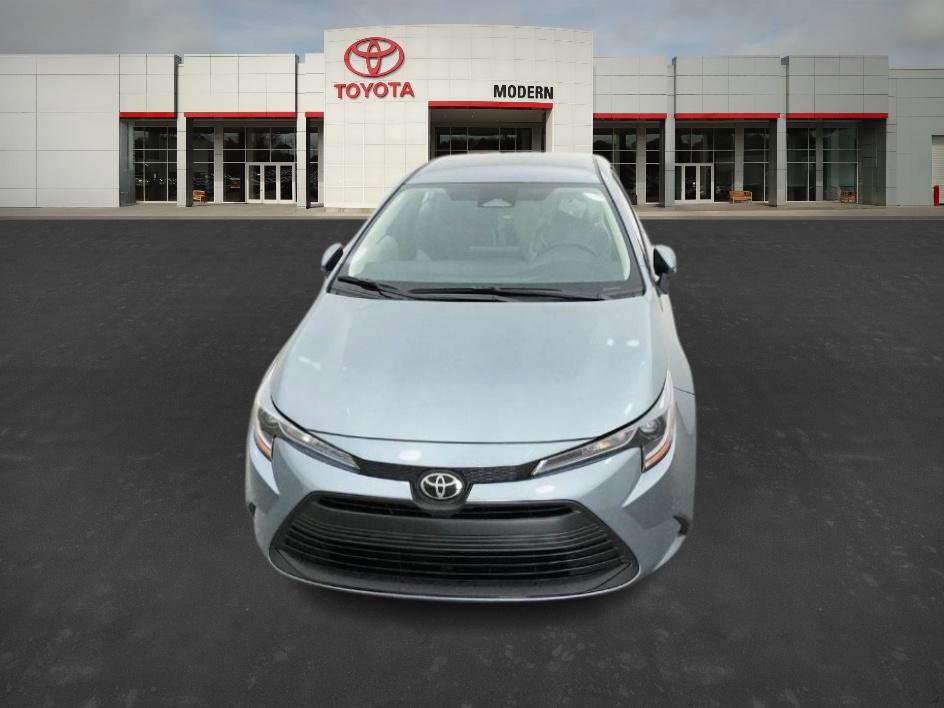 2025 Toyota Corolla LE photo 3