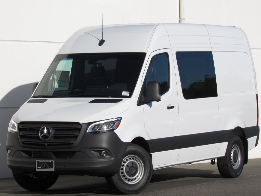 2026 Mercedes-Benz Sprinter Crew Van Base's photo