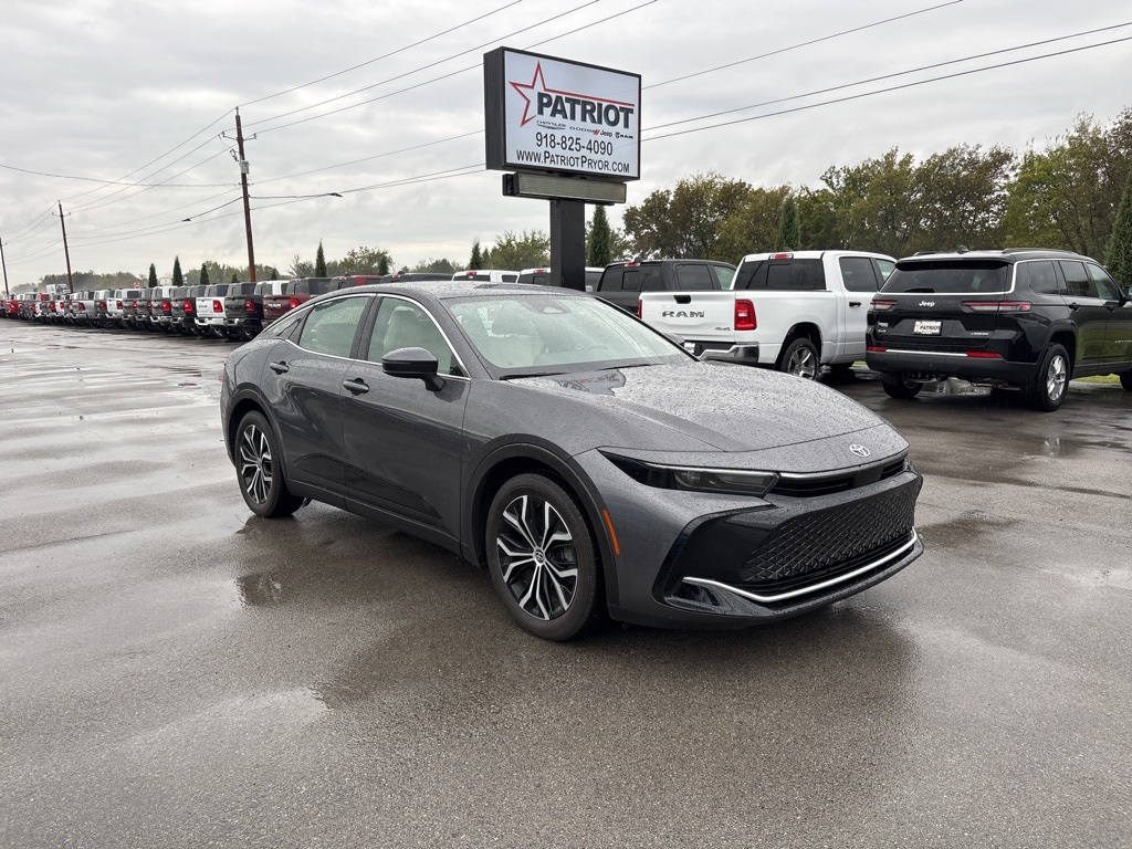 2023 Toyota Crown XLE's photo