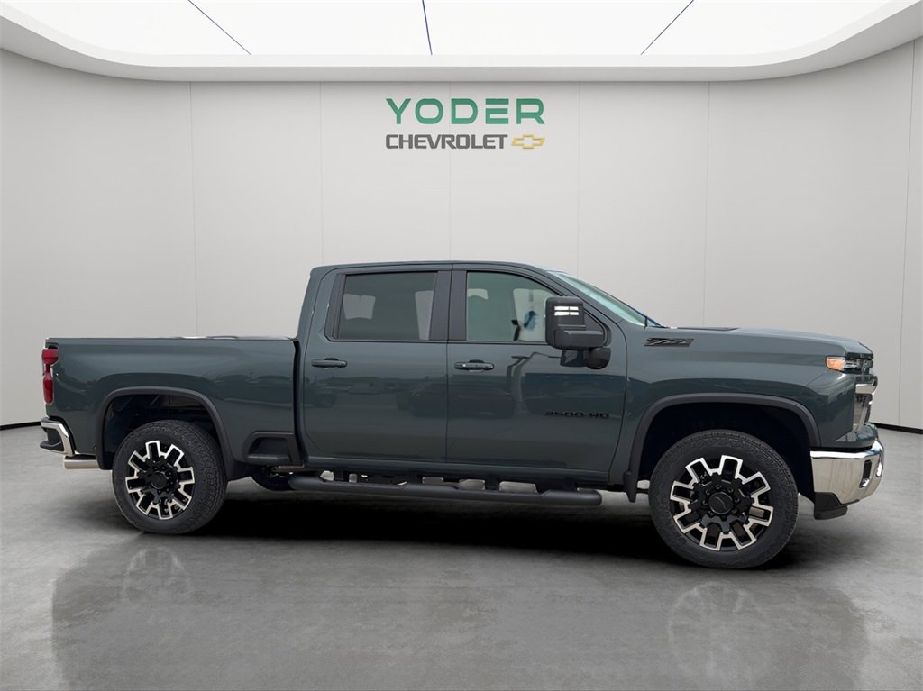 2026 Chevrolet Silverado 2500HD LT photo 4