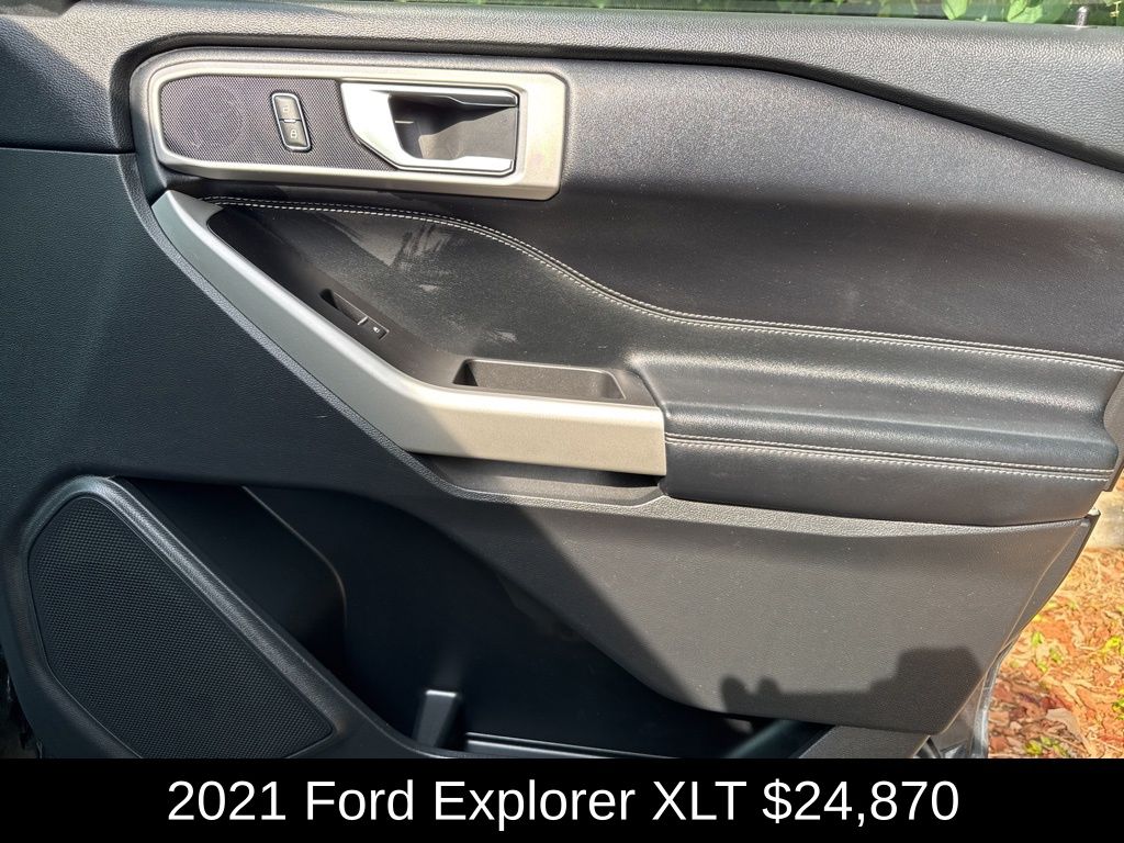 2021 Ford Explorer XLT photo 17