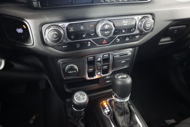 2025 Jeep Wrangler photo 12