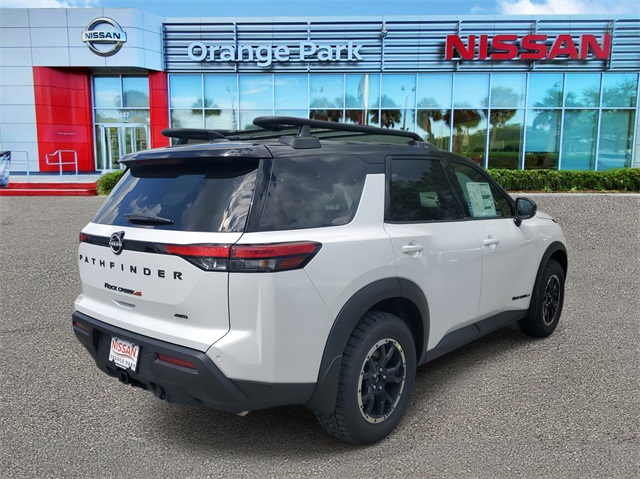 2025 Nissan Pathfinder Rock Creek photo 2