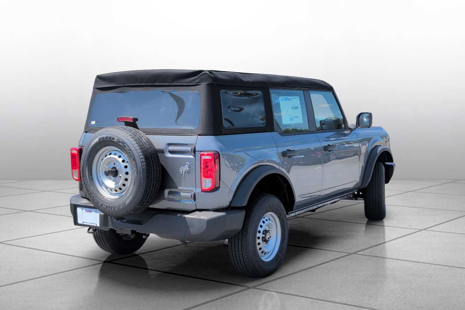 2025 Ford Bronco Base photo 4