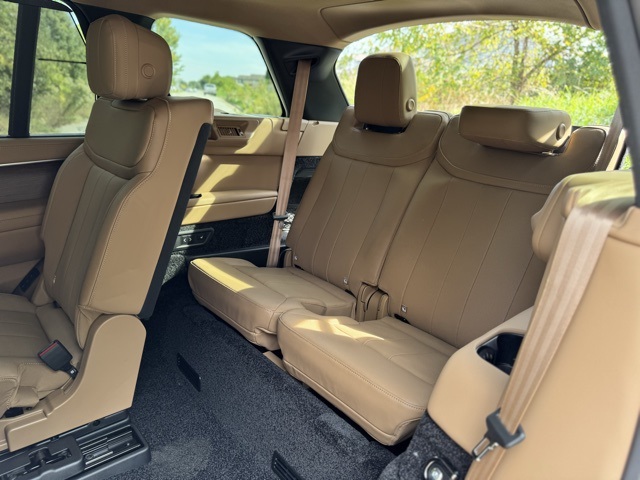 2025 Land Rover Range Rover SE photo 10