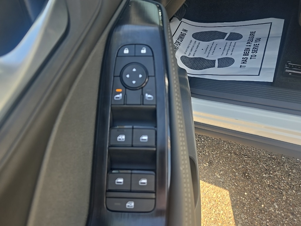 2026 Nissan Rogue SV photo 10