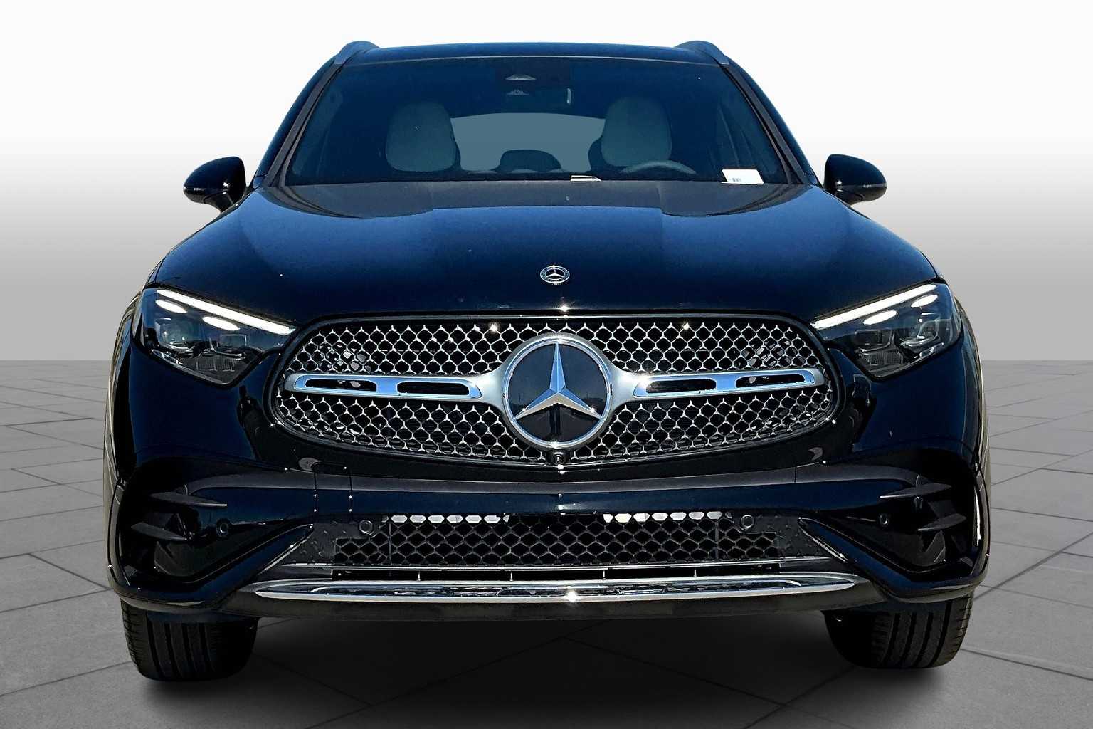 2026 Mercedes Benz GLC 300 4MATIC photo 3