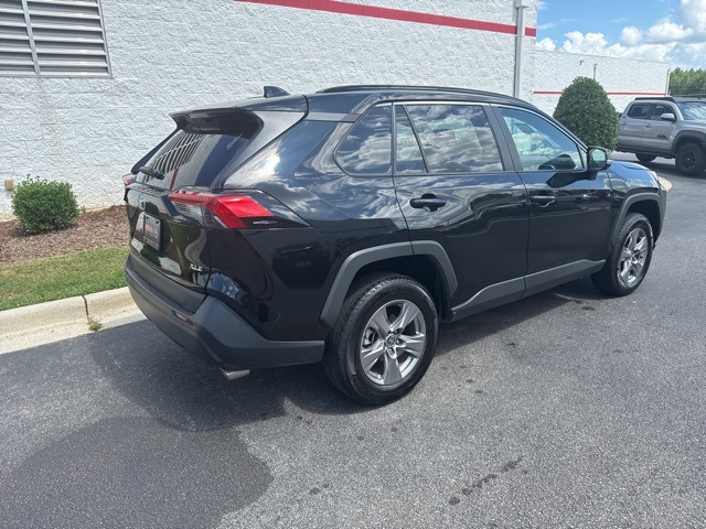 2024 Toyota RAV4 XLE photo 4