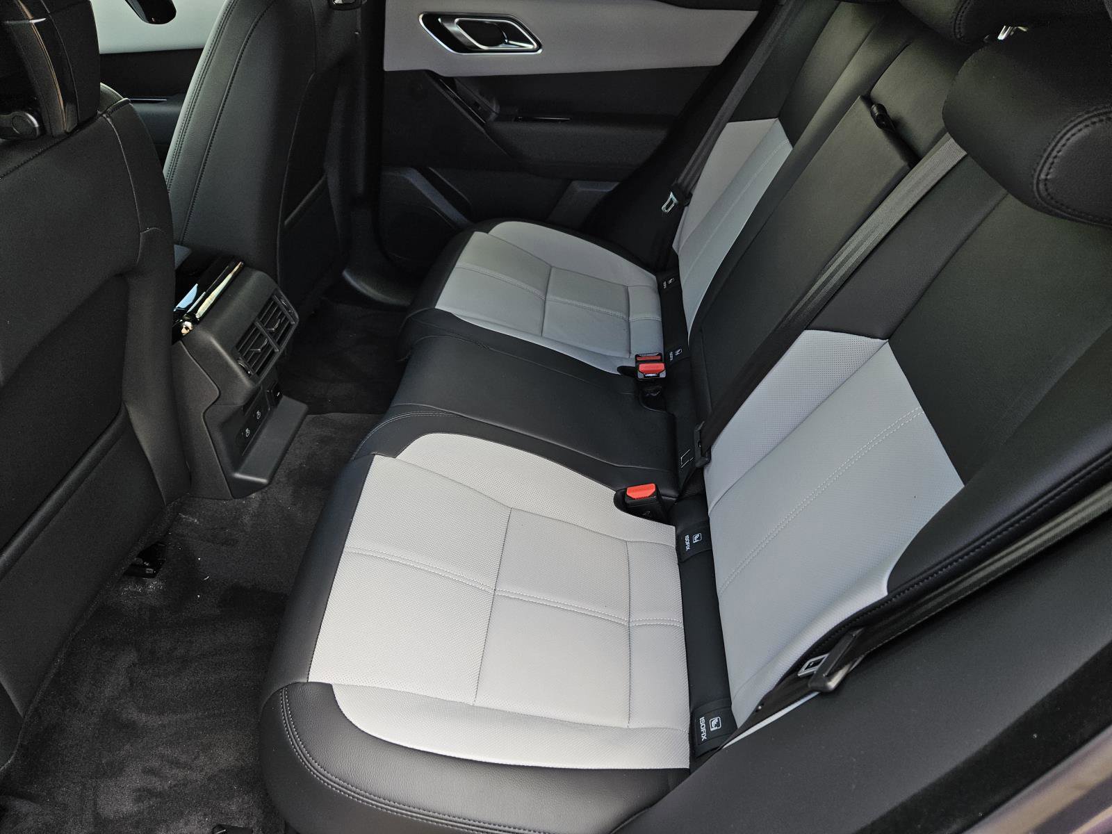 2026 Land Rover Range Rover Velar SE photo 25