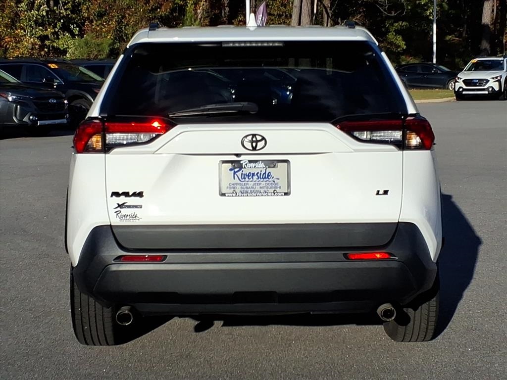 2021 Toyota RAV4 LE photo 2