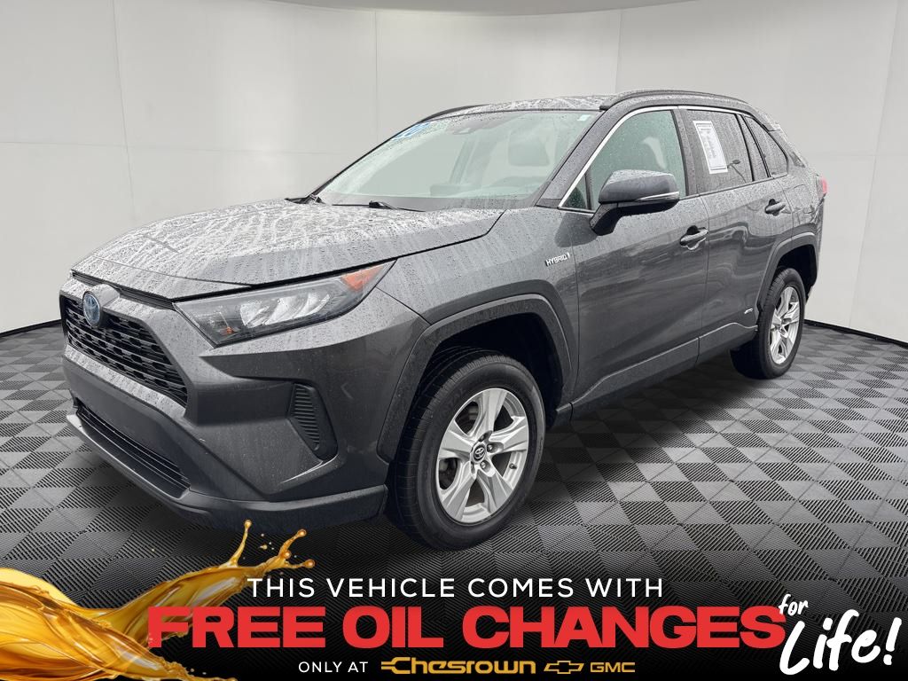 2020 Toyota RAV4 LE's photo