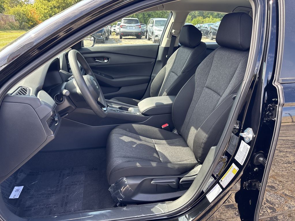 2025 Honda Accord LX photo 4