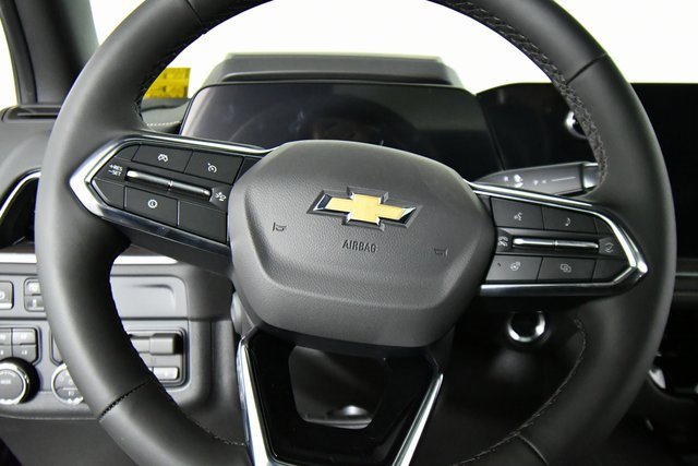 2025 Chevrolet Suburban Premier photo 2