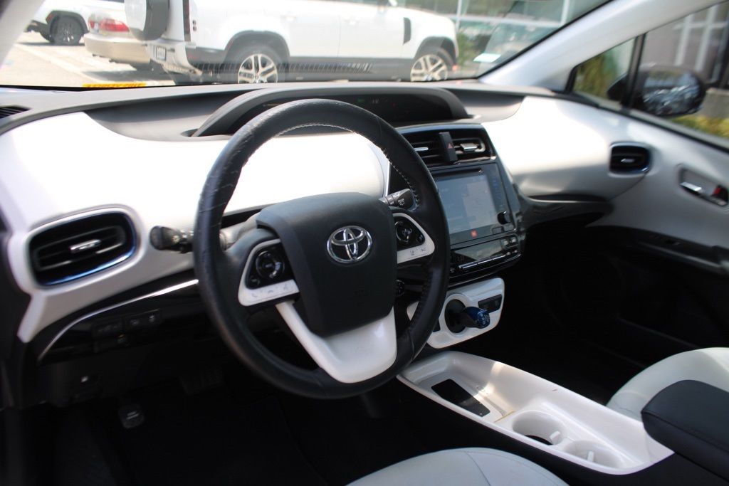 2017 Toyota Prius Four photo 4