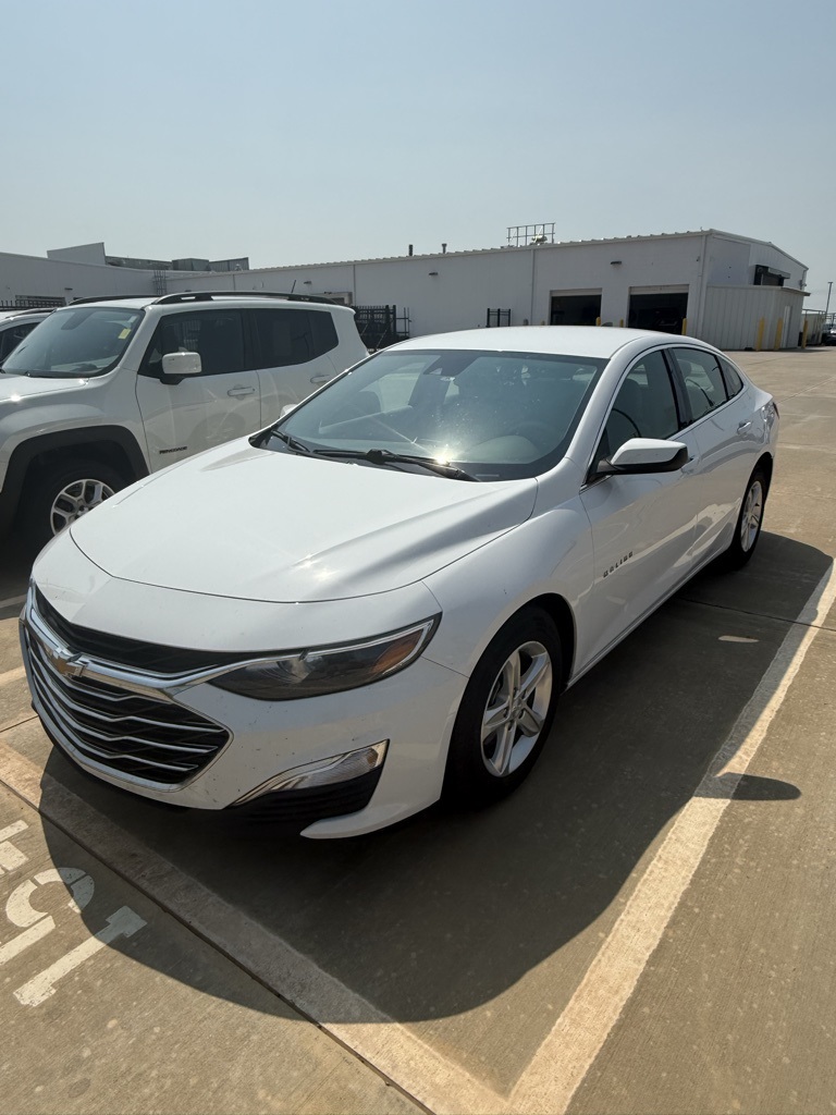 2020 Chevrolet Malibu LS photo 2