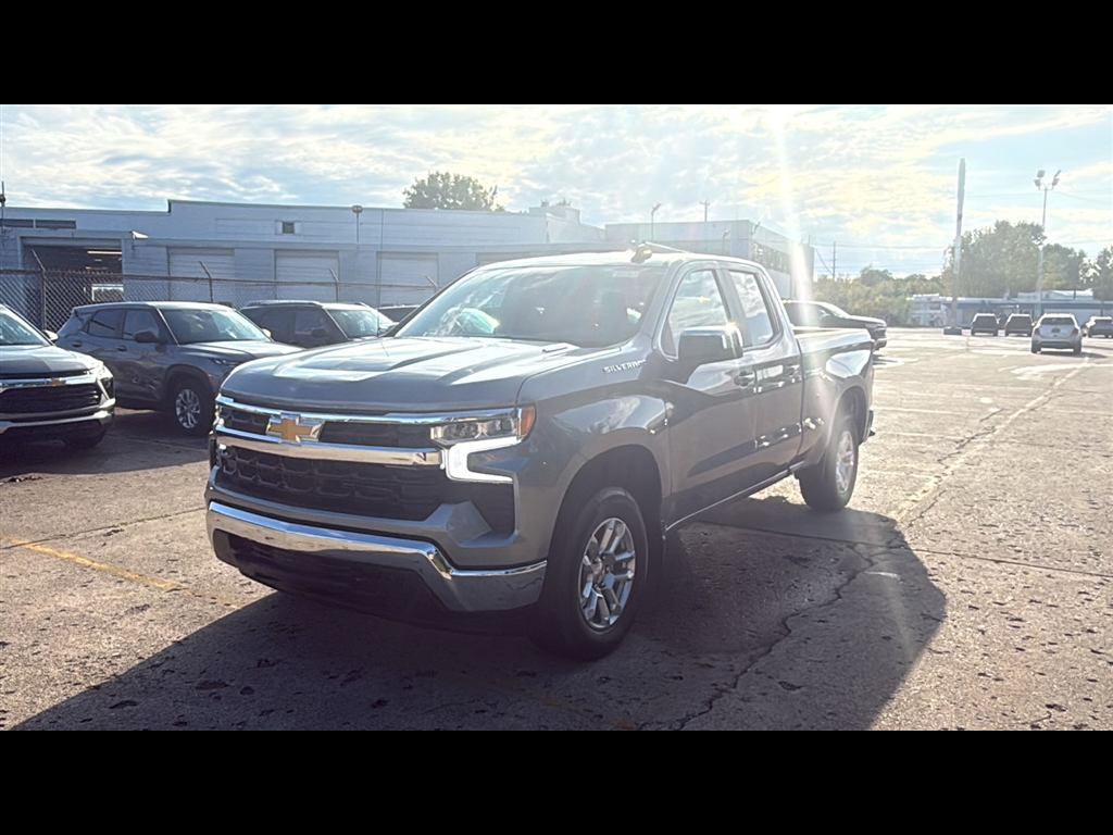 2026 Chevrolet Silverado 1500 LT photo 3