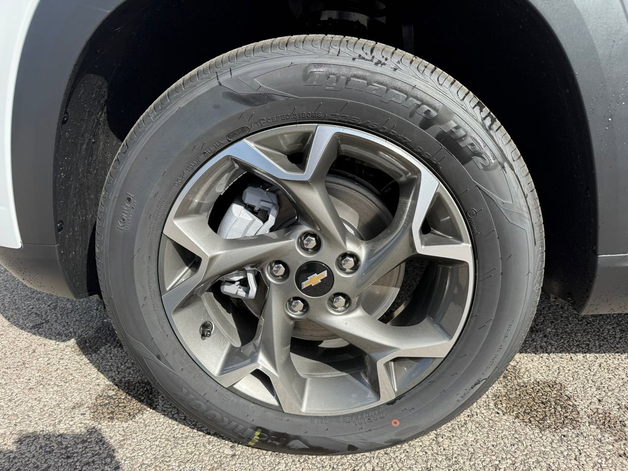 2025 Chevrolet Trax LT photo 6