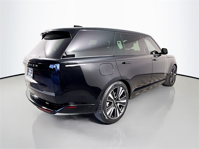 2025 Land Rover Range Rover SE photo 5