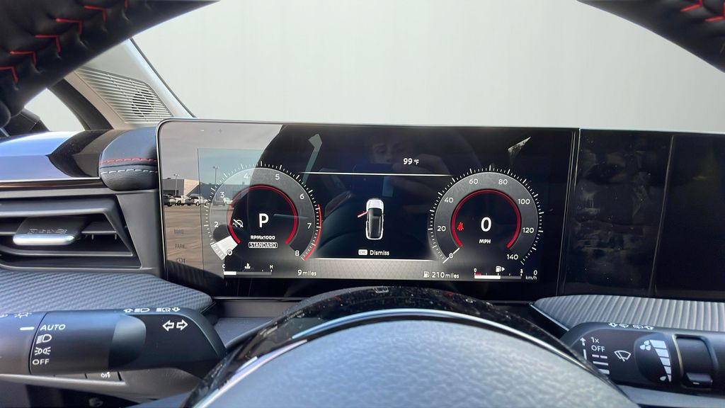 2025 Nissan Kicks SR photo 12