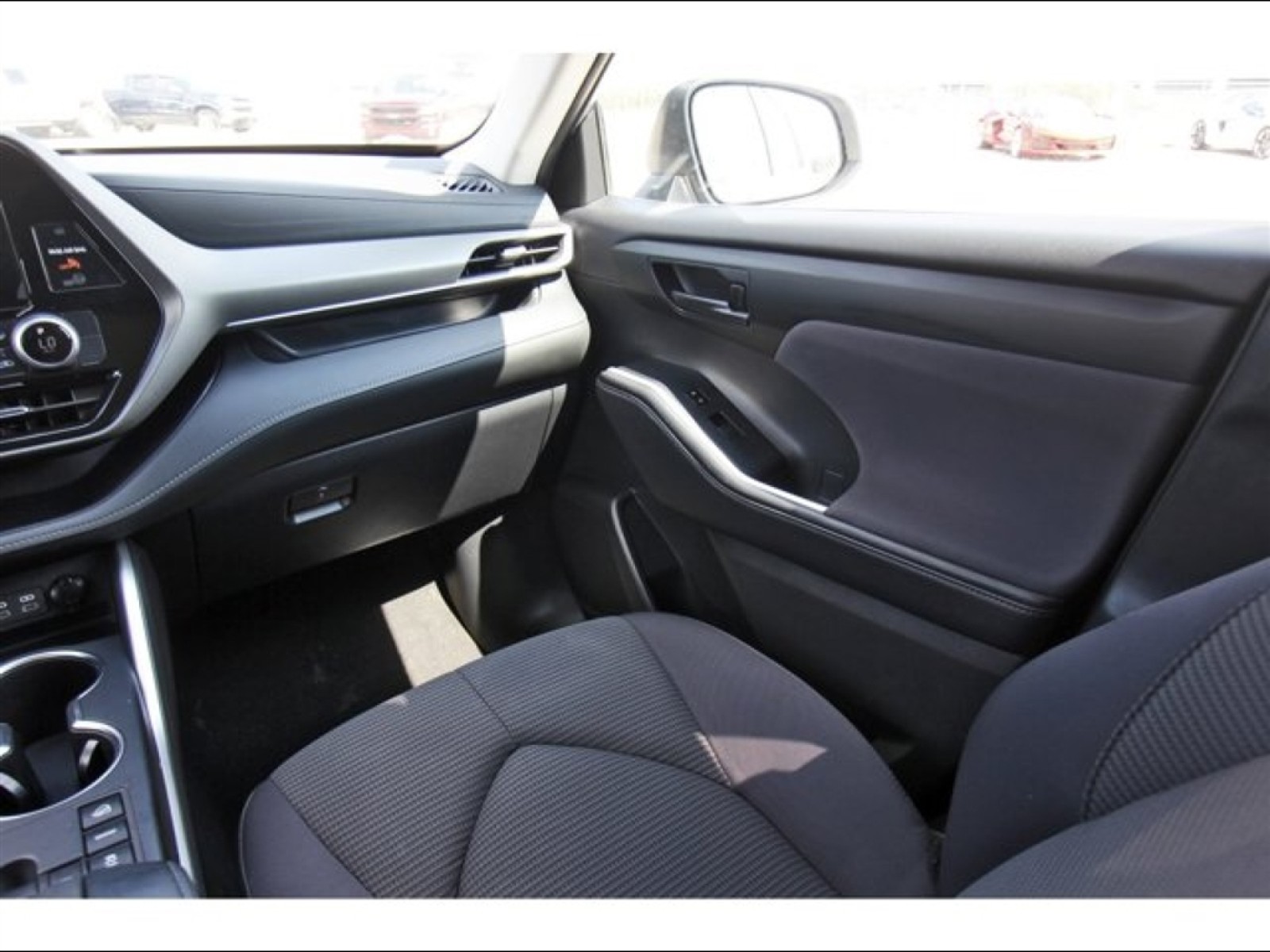 2024 Toyota Highlander LE - 11