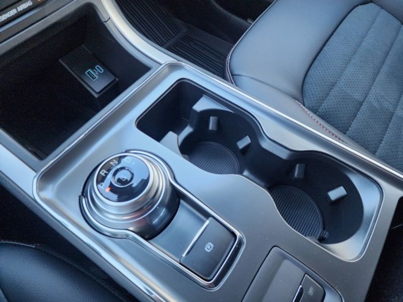 2024 Ford Edge ST-Line photo 17