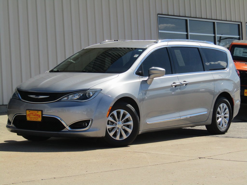 2019 Chrysler Pacifica Touring L photo 9