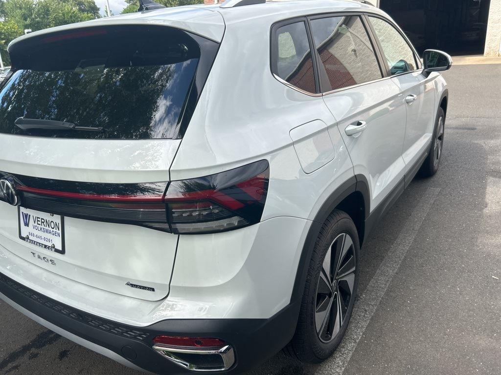 2025 Volkswagen Taos SE photo 4