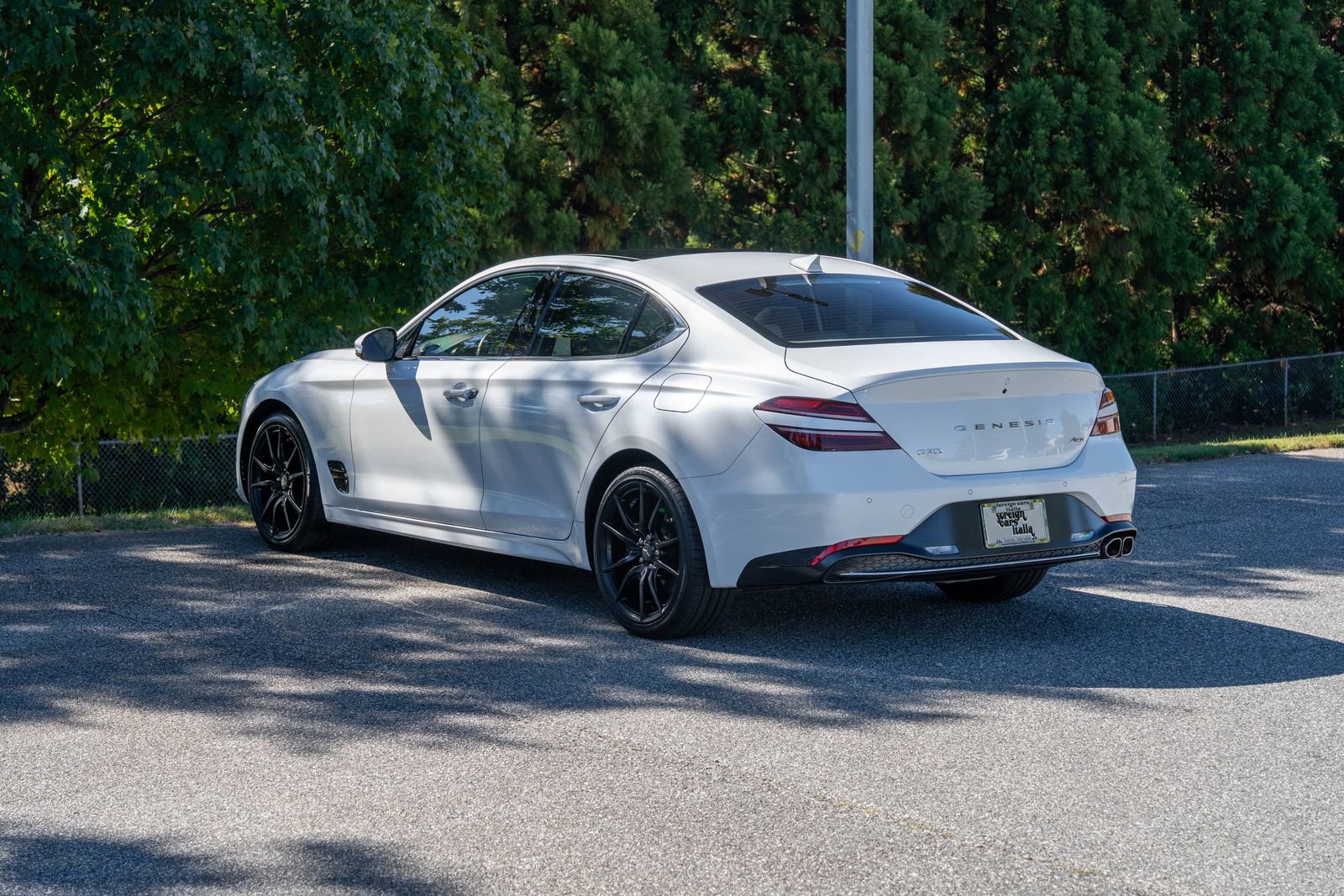 2022 Genesis G70 2.0T Prestige photo 2