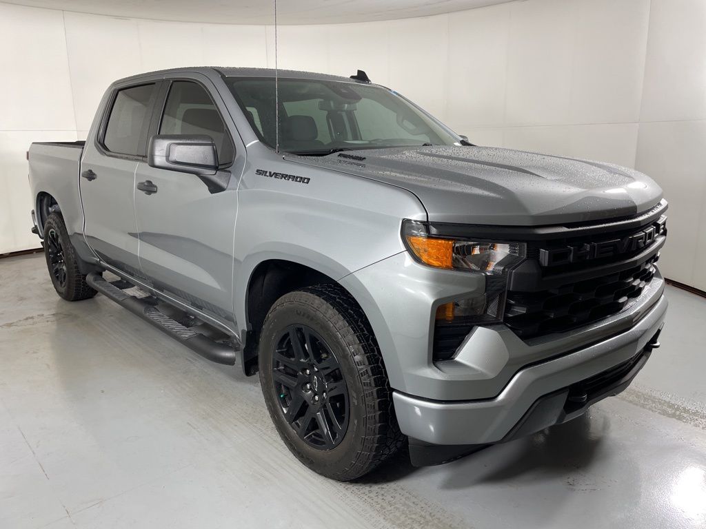 2025 Chevrolet Silverado 1500 Custom photo 2