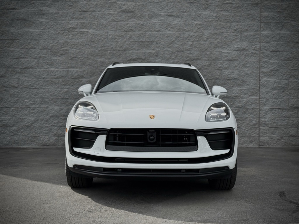 2025 Porsche Macan T photo 8