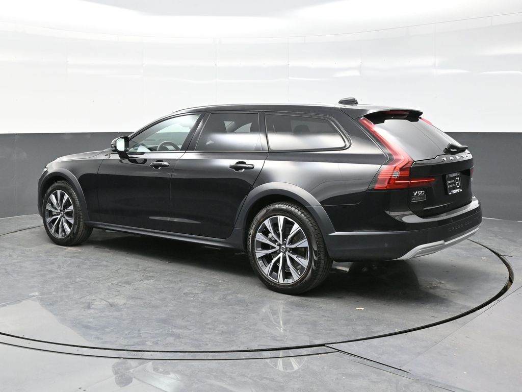 2023 Volvo V90 Cross Country B6 Plus photo 2