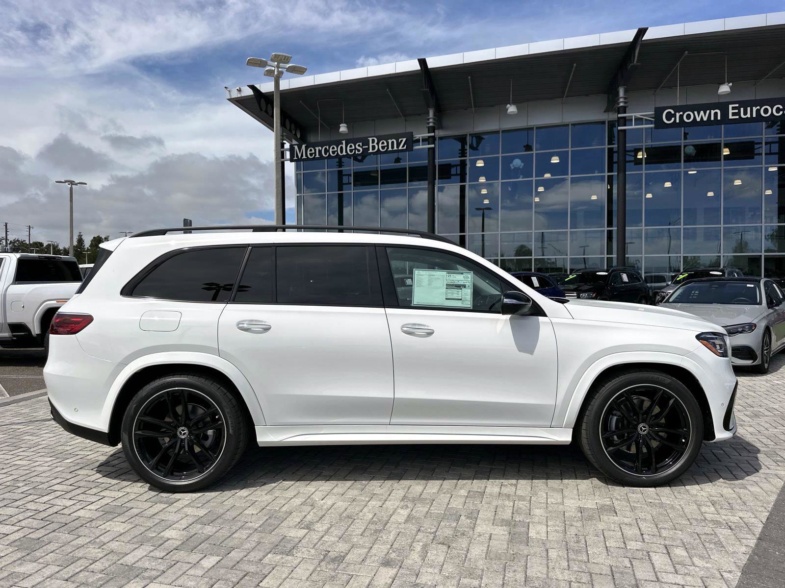 2026 Mercedes Benz GLS 450 4MATIC photo 3