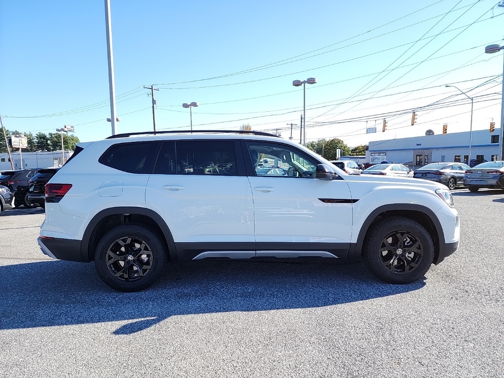 2025 Volkswagen Atlas Peak Edition SE photo 4