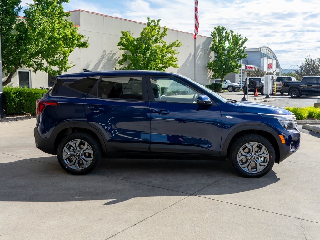 2026 Kia Seltos LX photo 8