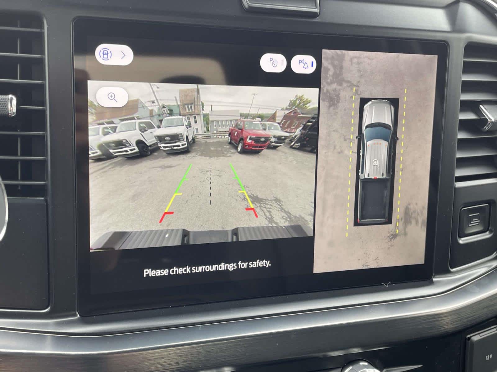 2025 Ford F-350 Lariat photo 23