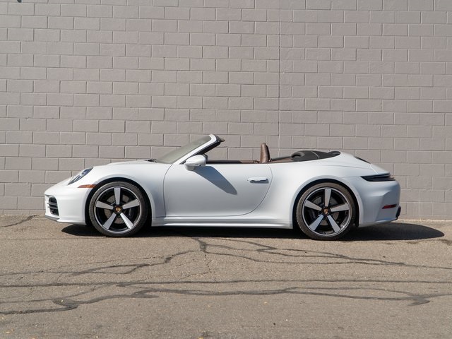2025 Porsche 911 photo 2