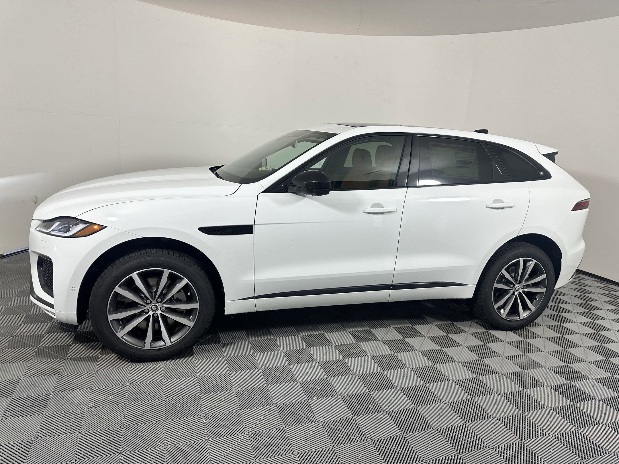 2026 Jaguar F-PACE P250 R-Dynamic S photo 2