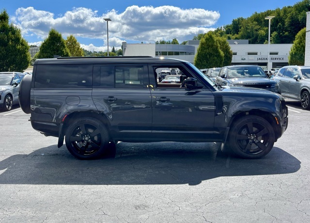 2023 Land Rover Defender 130 X-Dynamic SE photo 7