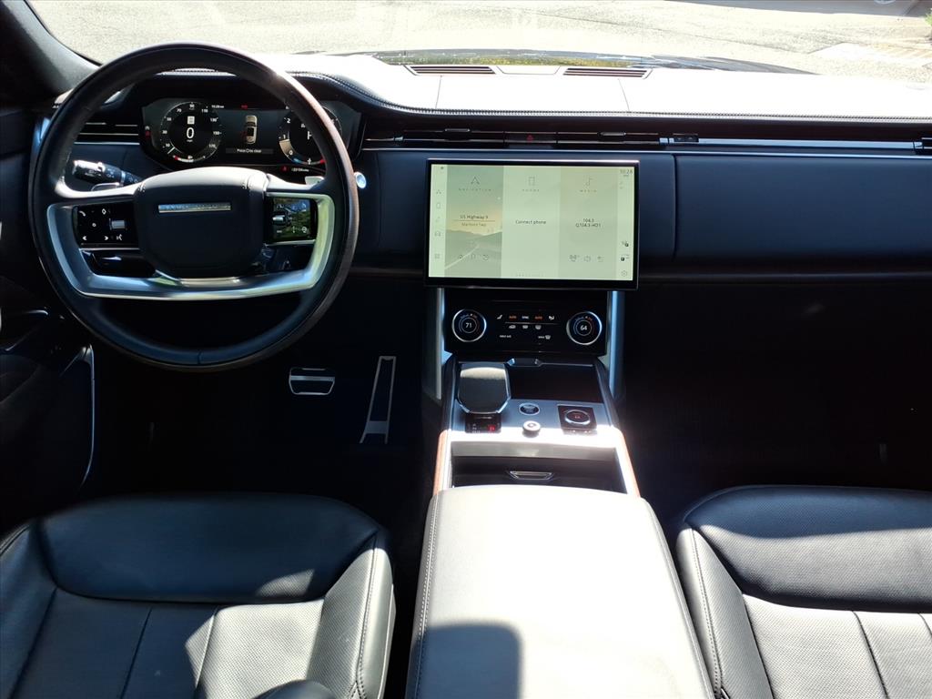 2023 Land Rover Range Rover SE photo 3