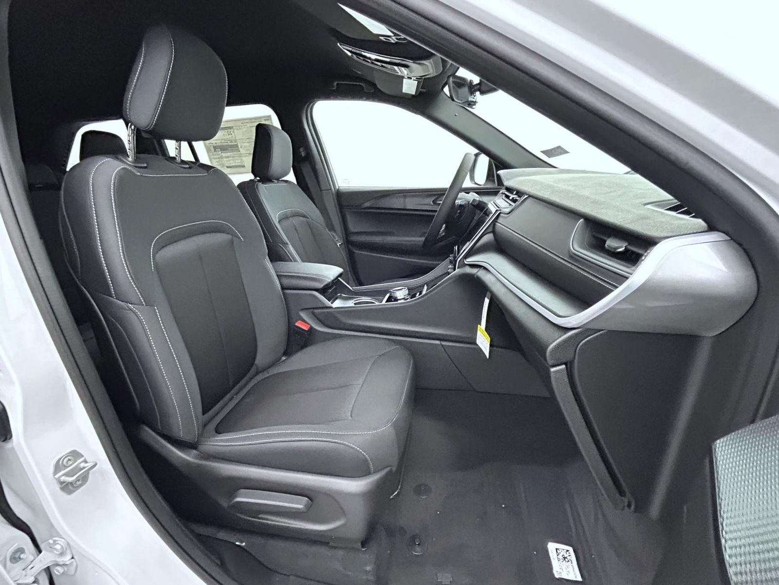 2025 Jeep Grand Cherokee Laredo photo 15