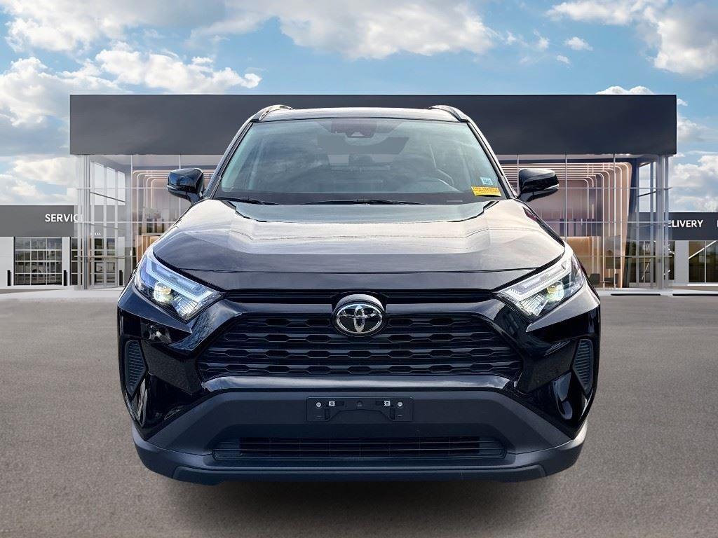 2022 Toyota RAV4 XLE photo 2