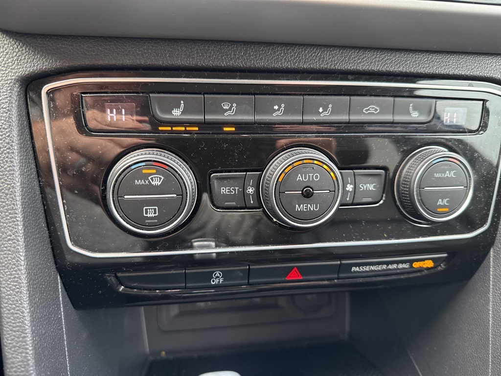 2023 Volkswagen Atlas V6 SEL photo 3