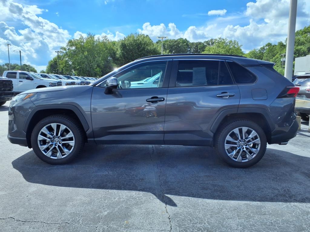 2023 Toyota RAV4 XLE Premium photo 17