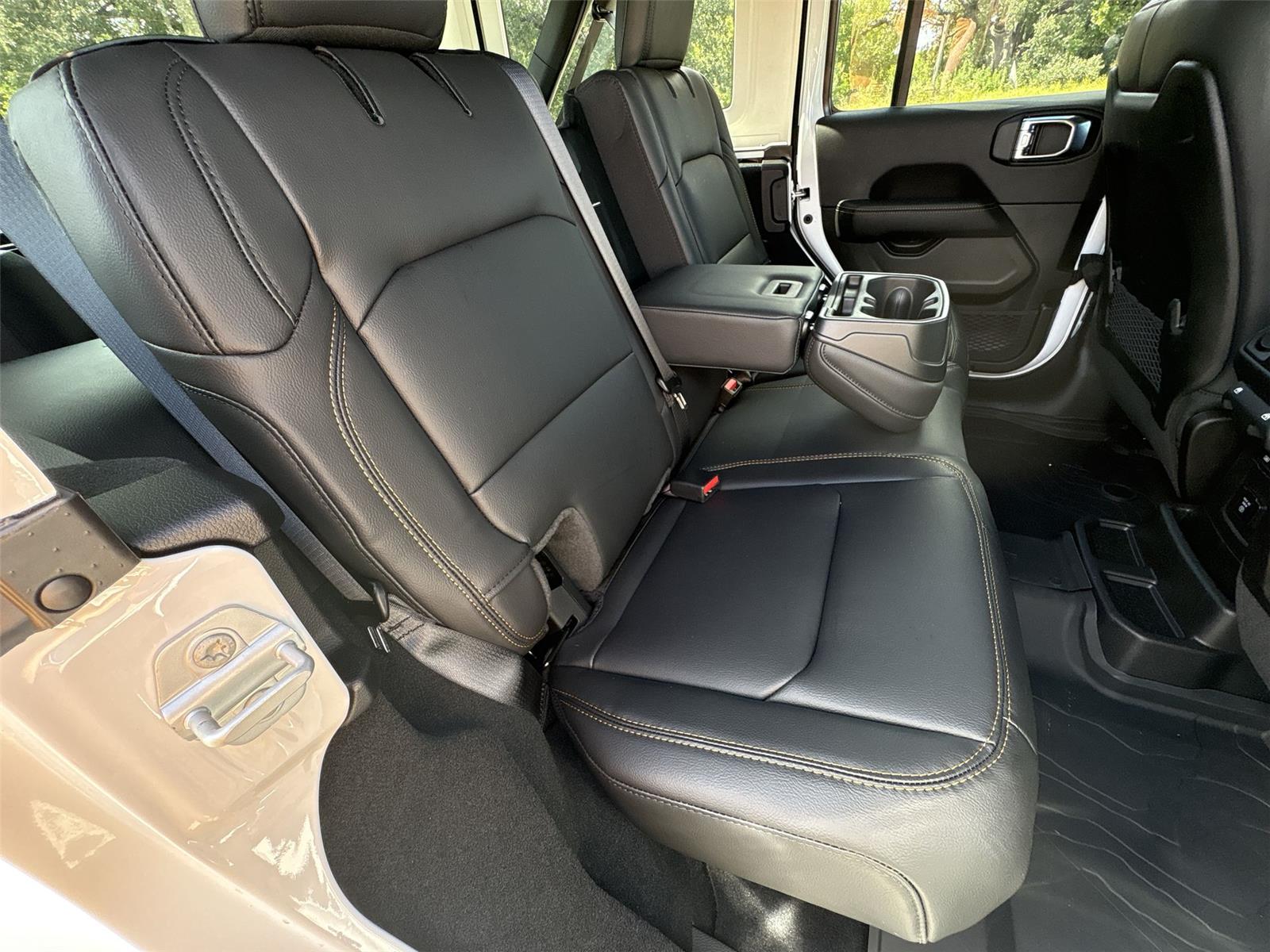 2025 Jeep Wrangler Sahara photo 24